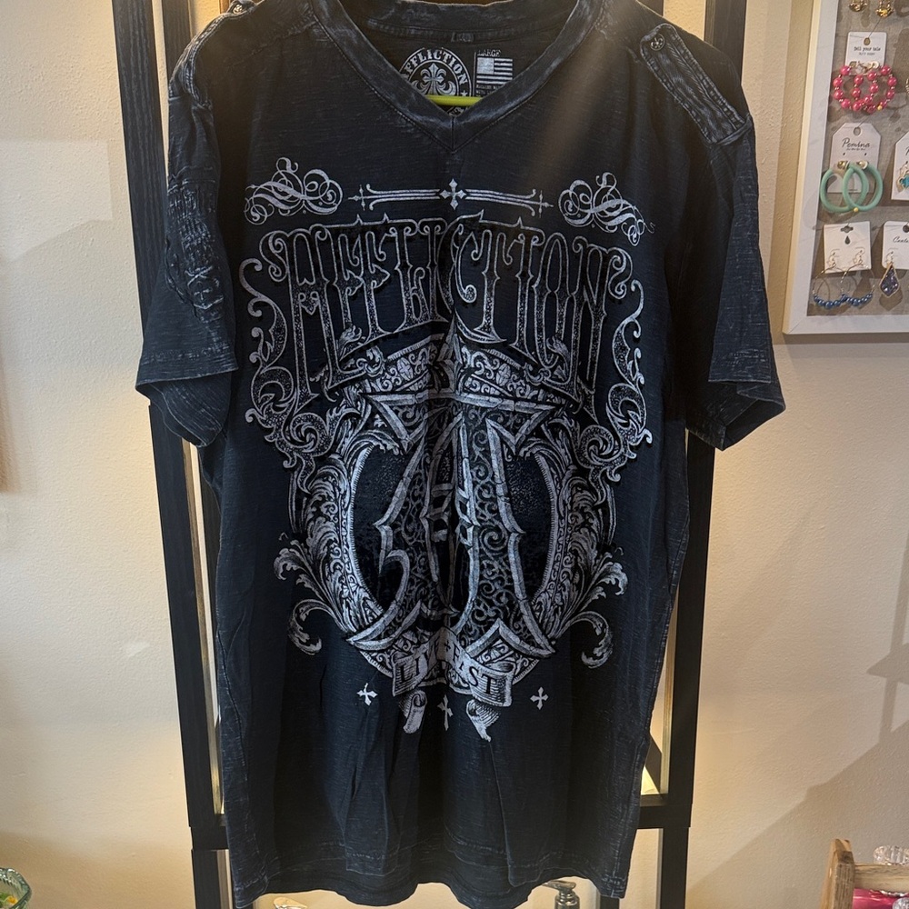 Affliction Men's Black and Gray Graphic Tee